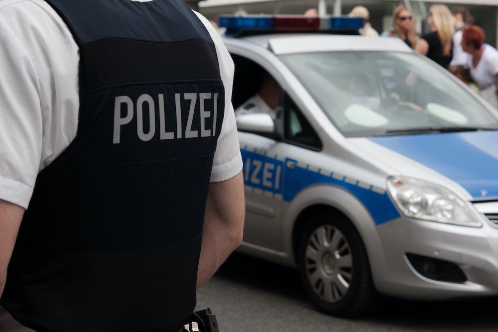 Almanya’nın Bremen Kentinde Polis Bir Düğünü Dağıttı