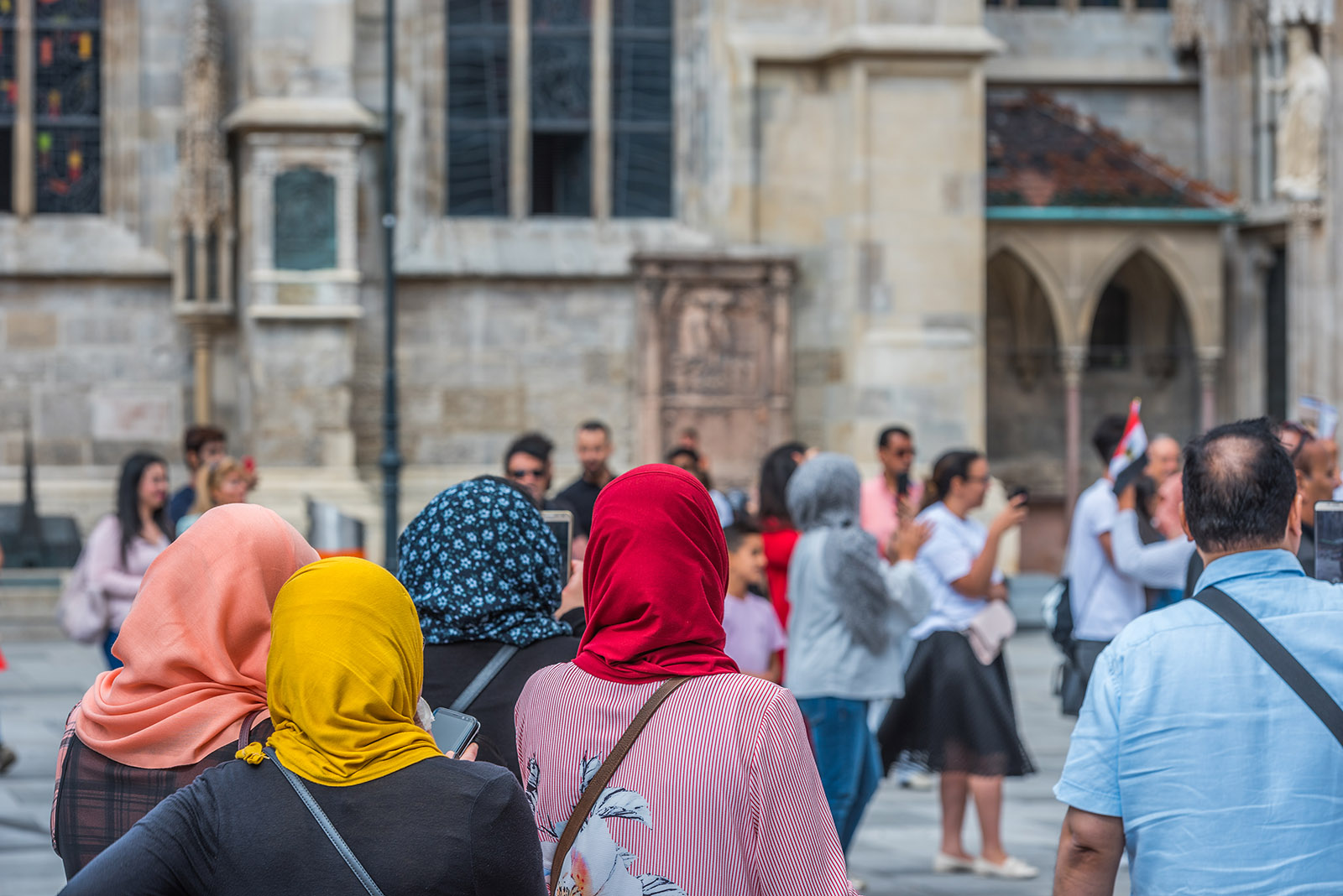 Fransa’da, İslam Düşmanlığı Artıyor! Okullarda Tesettür Kıyafeti Yasaklanabilir