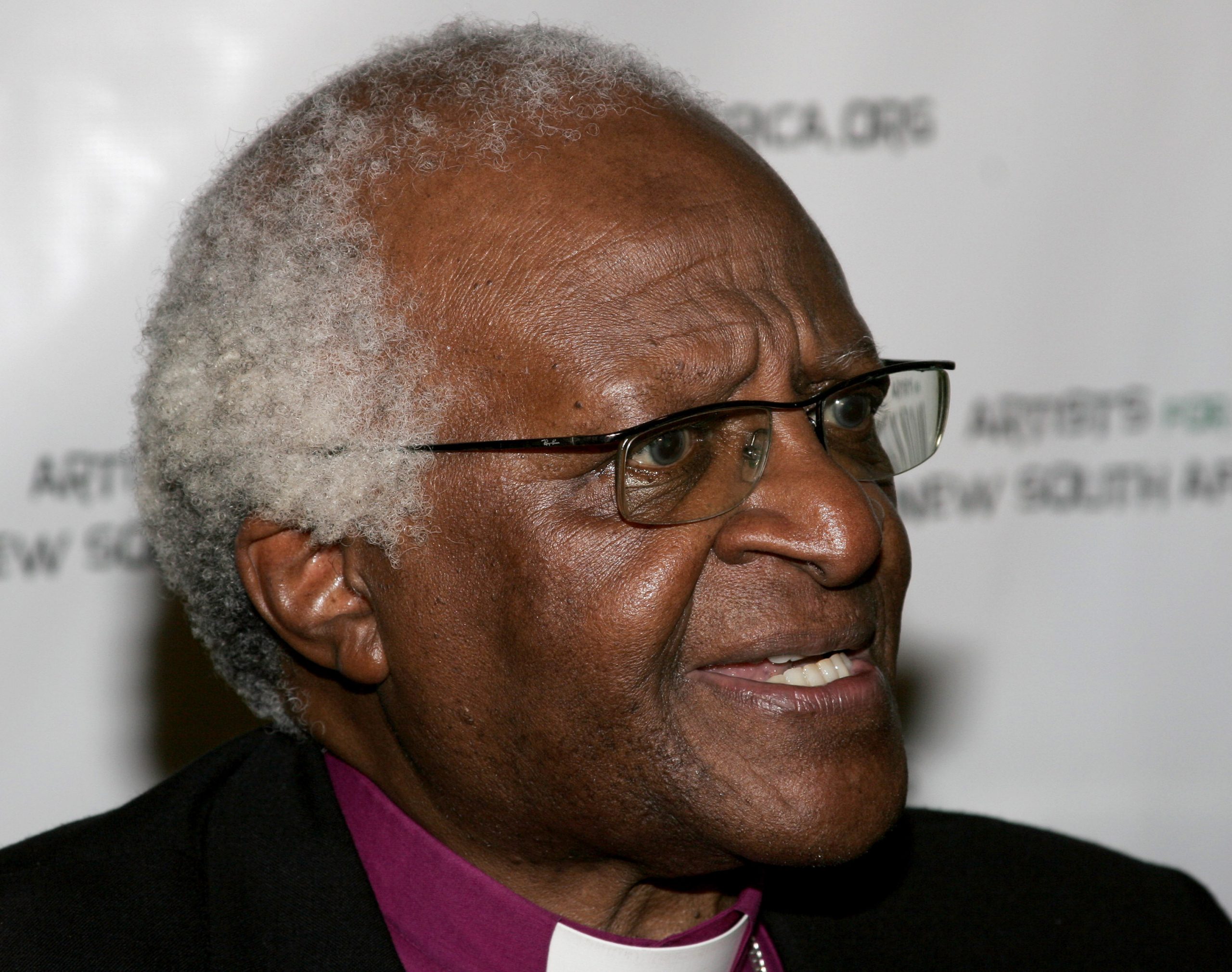 Irk Ayrımcılığıyla Mücadelenin Sembolü Desmond Tutu Hayatını Kaybetti