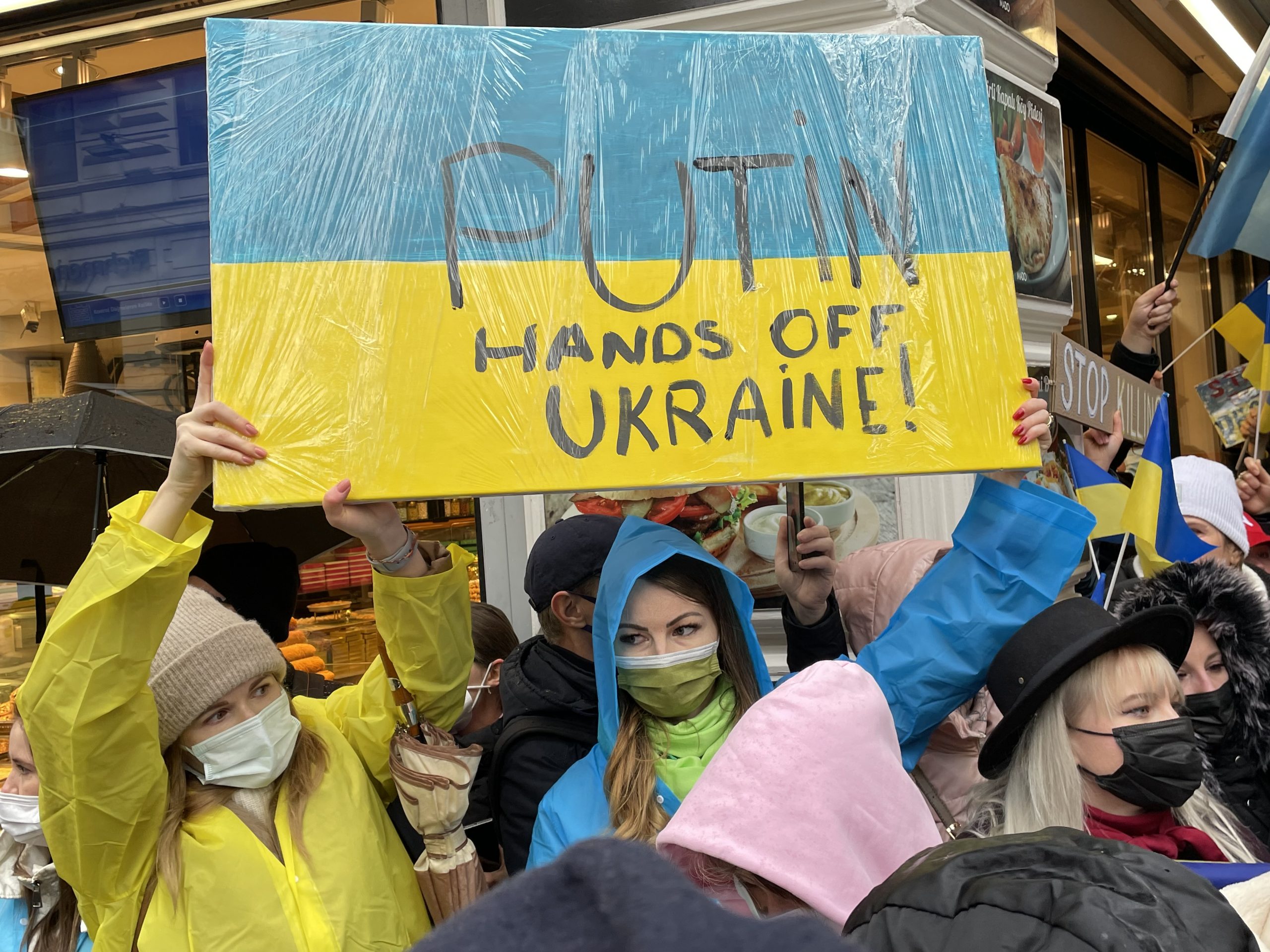 Rusya’nın Ukrayna’ya Saldırması Protesto Ediliyor