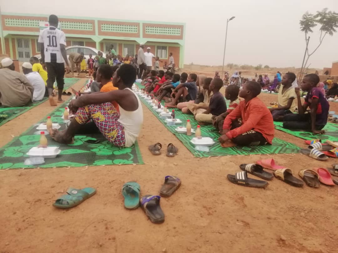 Almanya’da Camiden Afrika’daki Müslümanlara İftar Yemeği