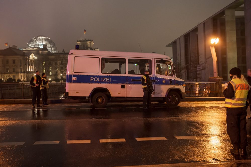 Almanya’da Neonazi Örgütü Üyelerine Polis Baskını