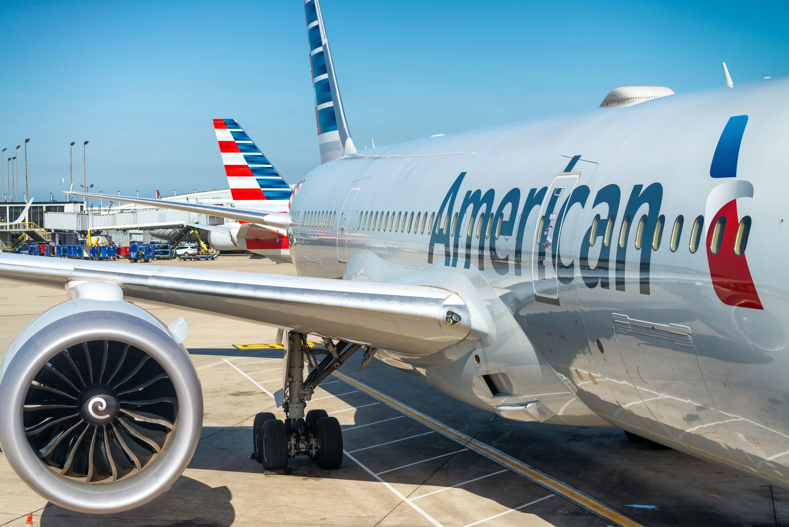 American Airlines, Başörtülü Müslüman Kadını Uçaktan İndirdi